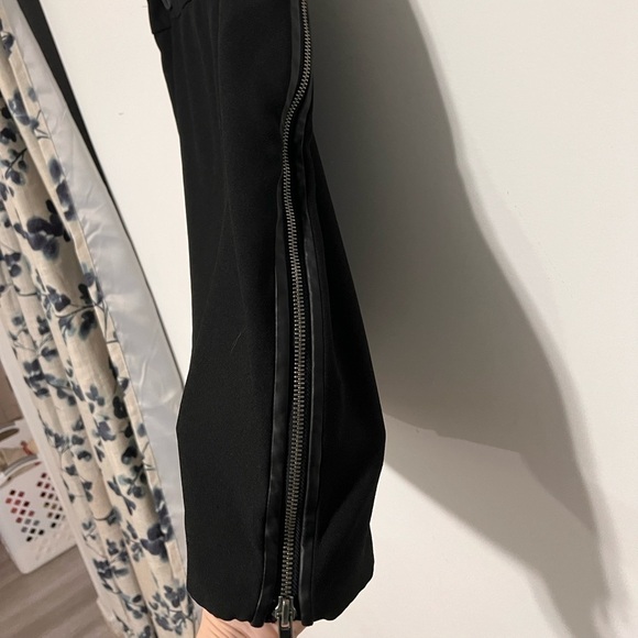 BANANA Republic Black Skirt with Zipper Slit on the side Size 10 - Picture 8 of 11